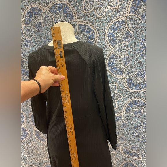 Long sleeve black rib dress w/pockets - Picture 6 of 12